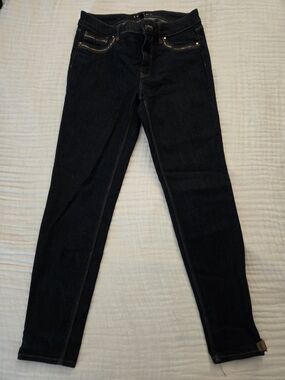 White House Black Market Dark Wash Skinny Jeans With Zipper Ankle